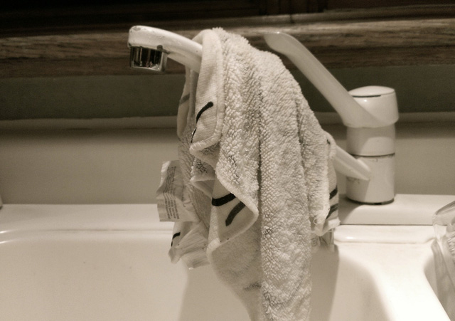 Sử dụng duy nhất 1 khăn lau cho toàn bộ nhà tắm